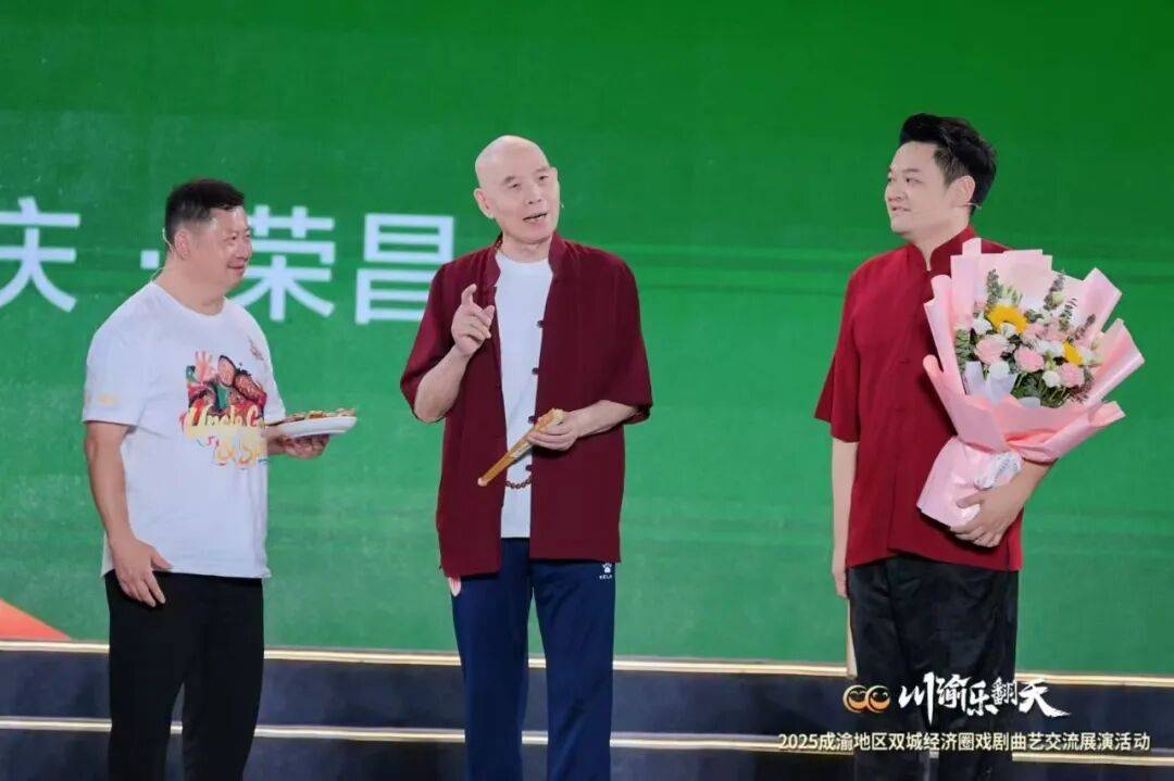 乐翻天”探索文化惠民新路径助力双城文化共兴冰球突破从剧场到广场从社区到景区 “川渝(图5)